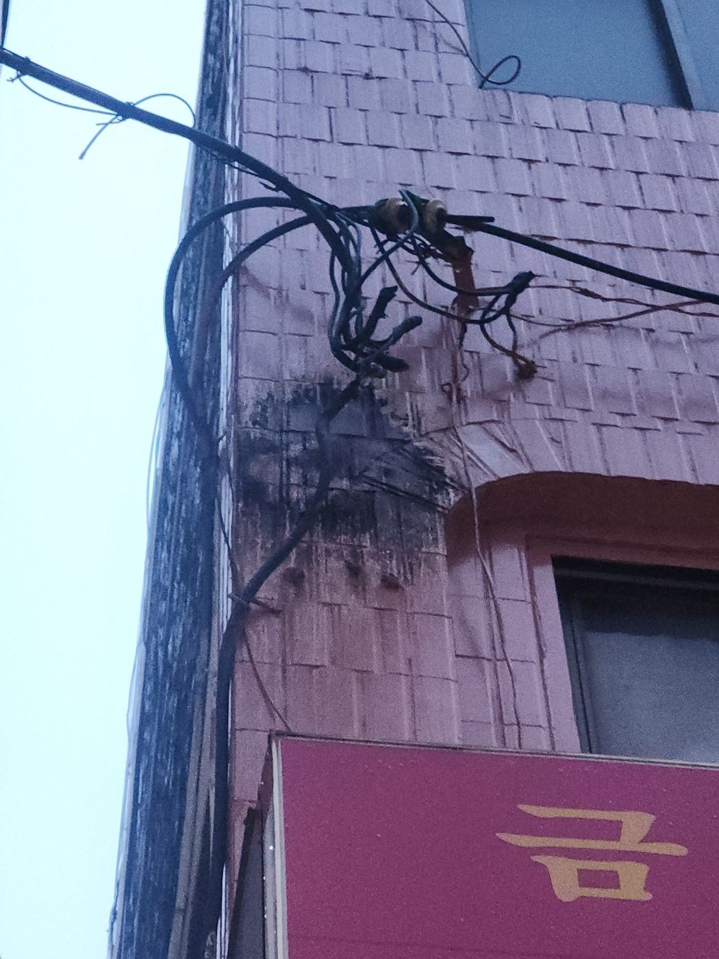 외부 전기 배선 점검 현장